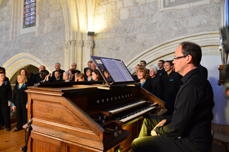 SCHOLA CANTORUM Y DIEGO CRESPO